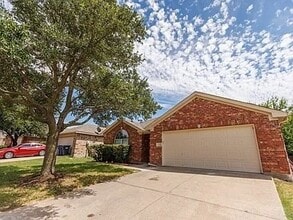 Building Photo - 2421 Collier Dr