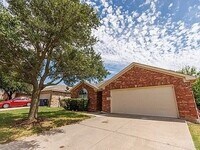 Building Photo - 2421 Collier Dr