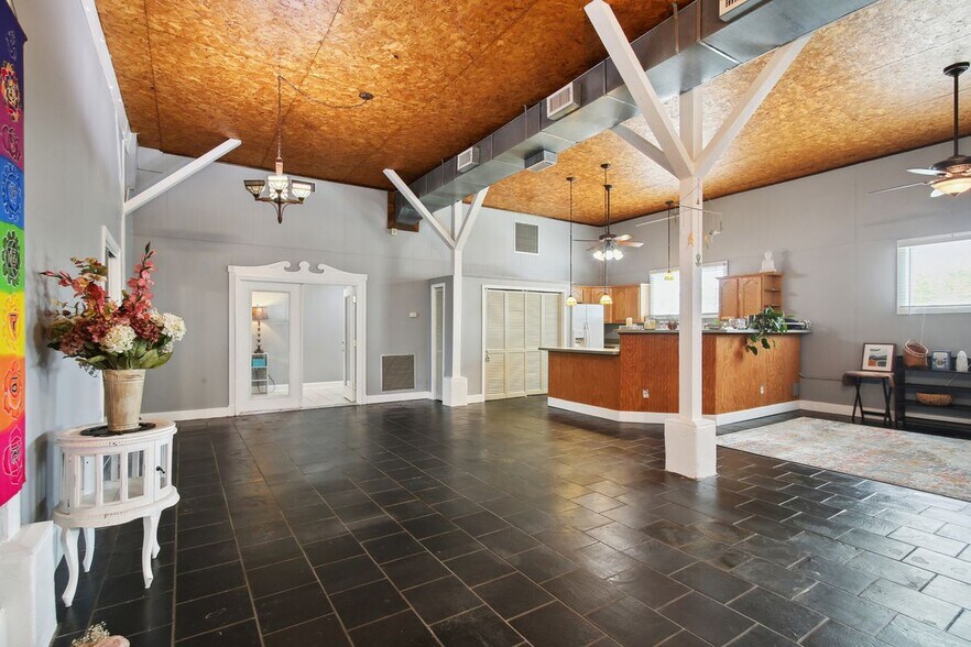 Building Photo - 116 Elmira Ave