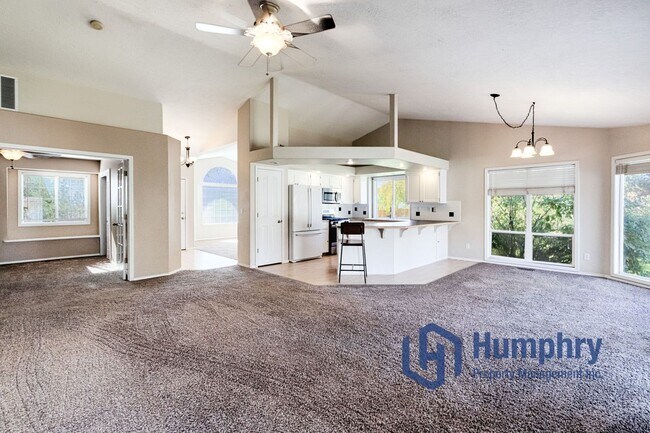 Building Photo - Charming home minutes from Settler's Park