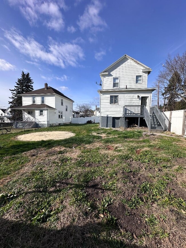 Building Photo - 56 Kent Ln