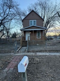 Building Photo - 1304 NE Forest Ave