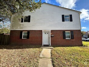 Building Photo - Introducing a charming townhouse in the he...