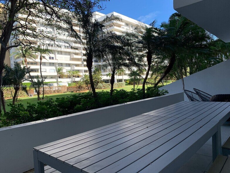 Building Photo - 199 Ocean Lane Dr