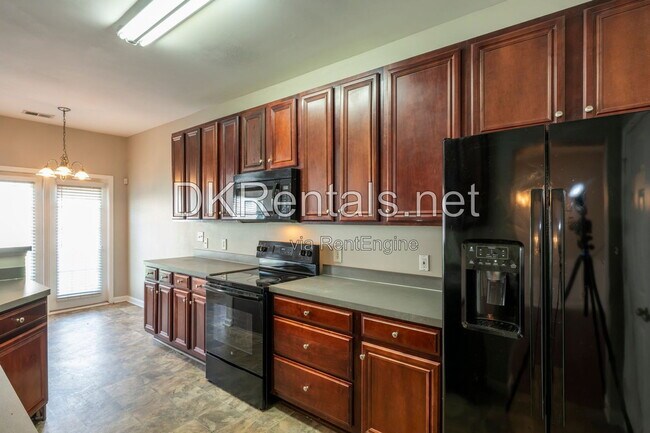Building Photo - 2555 Flat Shoals Rd