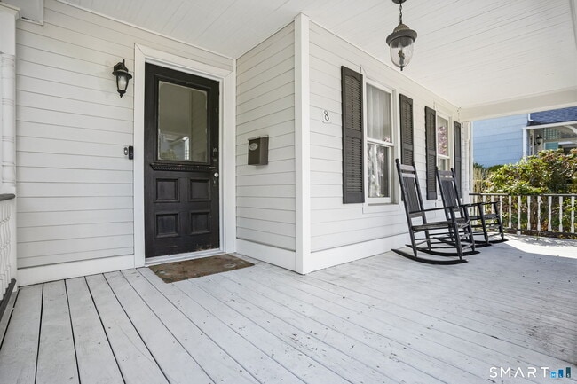 Building Photo - 8 Quintard Ave