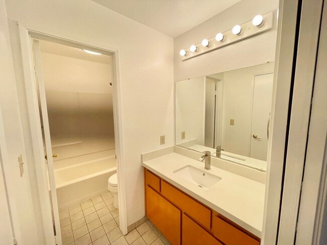 Building Photo - Spacious 3BR/2BA Potrero Hill Townhouse Ho...