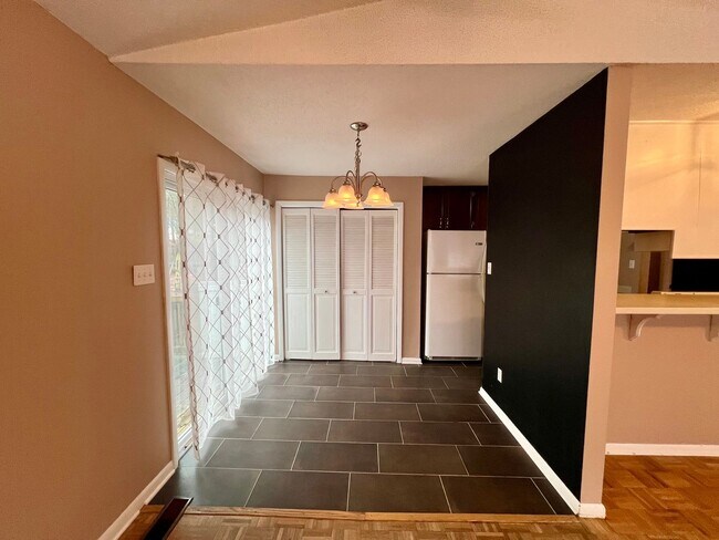 Building Photo - 805 Castalia Dr