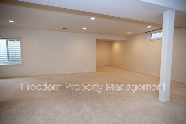 Building Photo - 6004 Abernethy Ln
