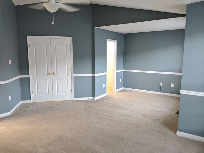 Building Photo - 3 Level townhouse in Frederick available e...