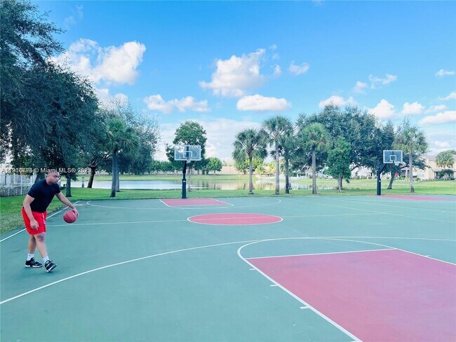 Building Photo - 4537 SW 134th Ave