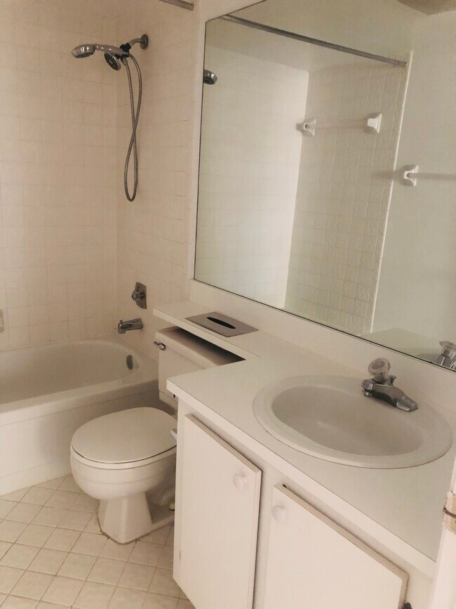 Building Photo - 2825 NW 22nd Ave