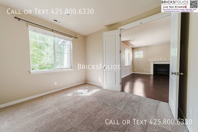 Building Photo - 10626 Eastridge Dr NE