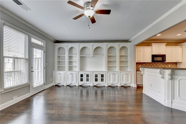 Building Photo - 812 Red Hart Ln
