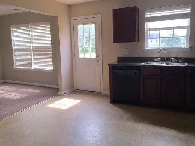 Building Photo - Ola schools 4 bedrooms 2.5 baths on large level lot