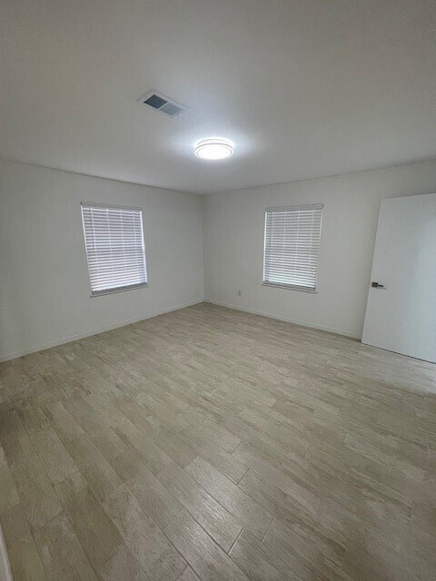 Building Photo - 10029 Hazelhurst Dr