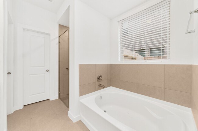 Building Photo - 5014 Chestnut Orch Dr