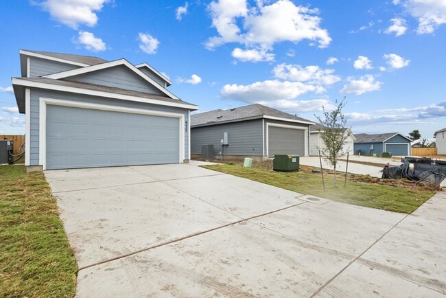 Building Photo - 972 Creek