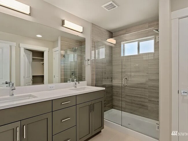 Building Photo - 19606 3rd Dr SE