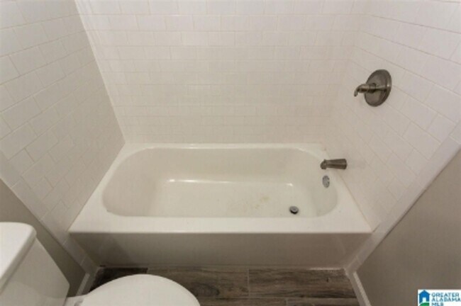 Building Photo - Flexible 3BR/2BA or 2BR + Den Home