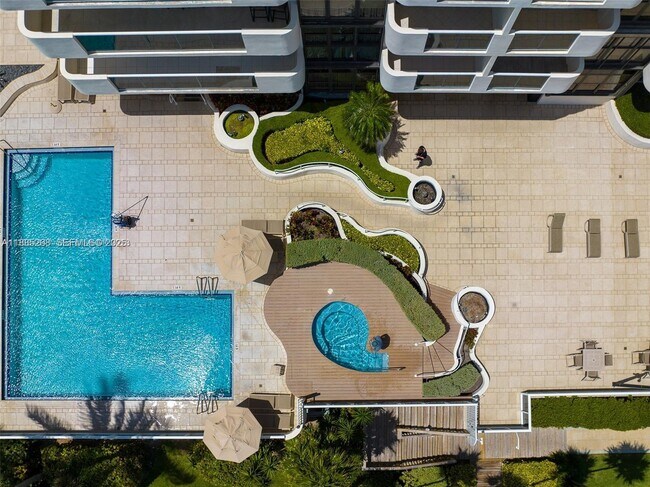 Building Photo - 5757 Collins Ave