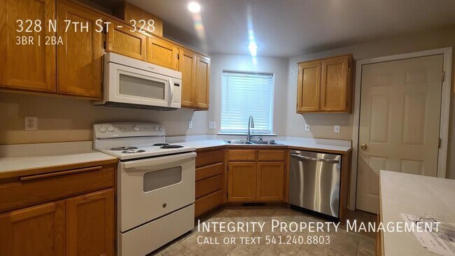 Building Photo - 328 N 7th St