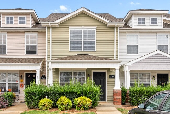 Building Photo - Updated Townhome near Tennova Hospital