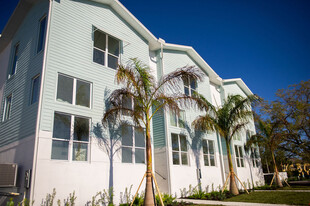 Building Photo - 3820 Pompano Dr SE