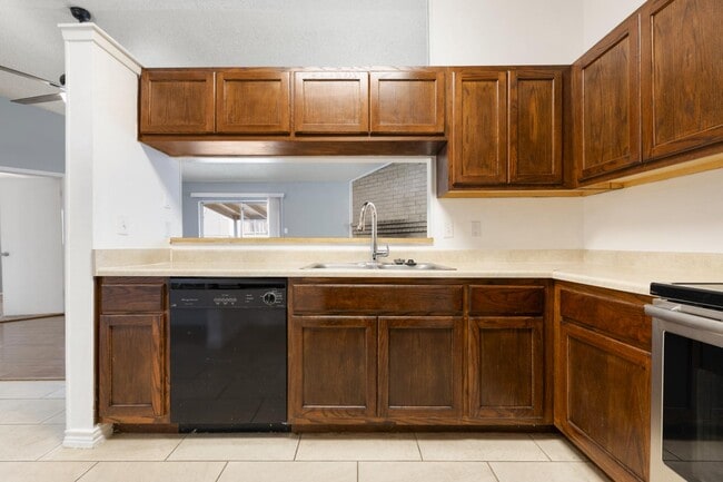 Building Photo - 5718 Champions Hill Dr