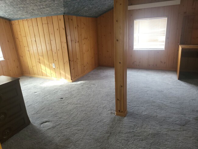 Building Photo - 1411 Piney Dr