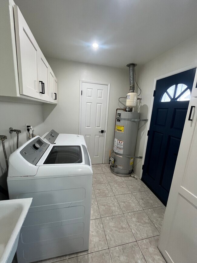 Building Photo - 6666 Sedan Ave