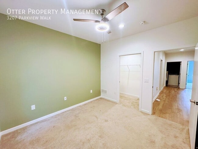 Building Photo - 3207 Parkview Walk