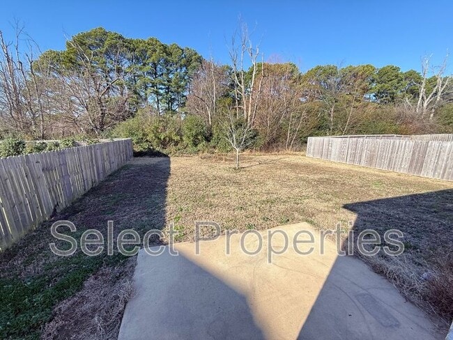 Building Photo - 263 Wolf Den Dr