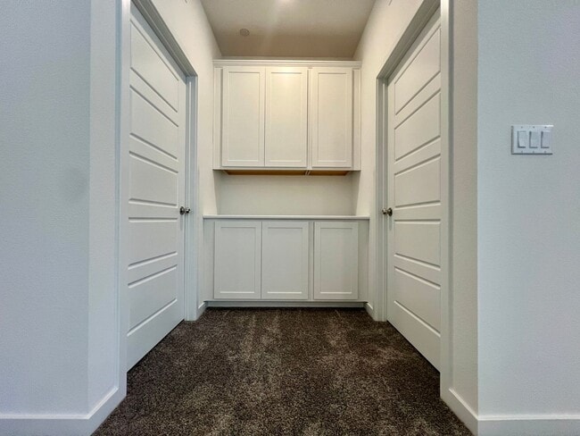 Building Photo - Stunning Newly Built 4-Bedroom, 3-Bathroom Home in Henderson