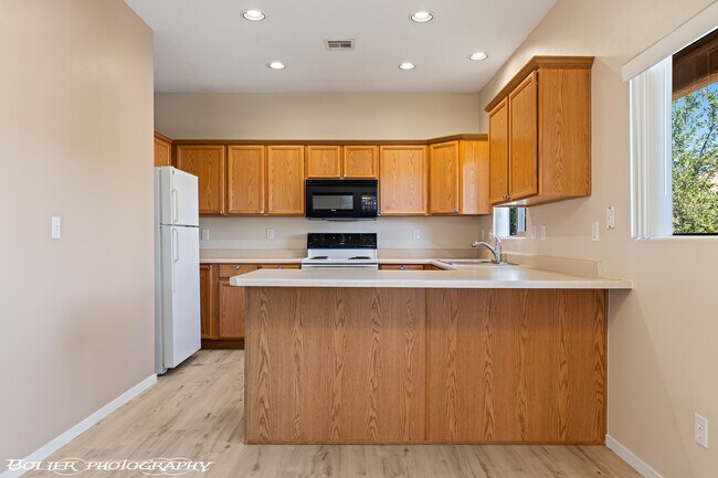 Building Photo - 724 Hardy Way