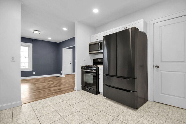 Building Photo - 587 S Ogden Ave