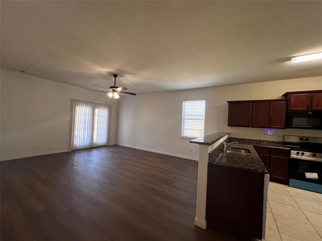 Building Photo - 208 Cottonwood Dr