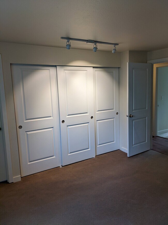 Master Bedroom - 14124 NE 181st Pl