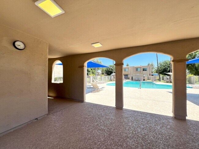 Building Photo - UPDATED 2 story townhome FOR RENT  **SAVE ...