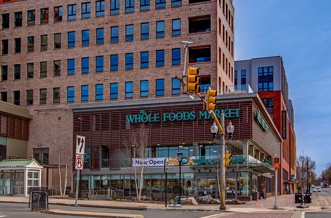 Building Photo - 2200 N Westmoreland St