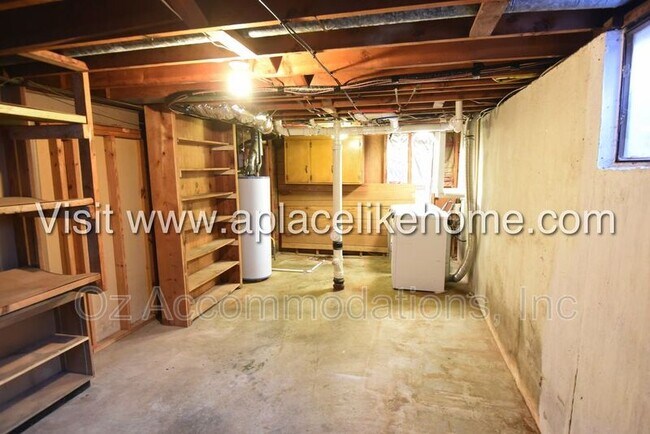 Building Photo - 9539 Kessler St
