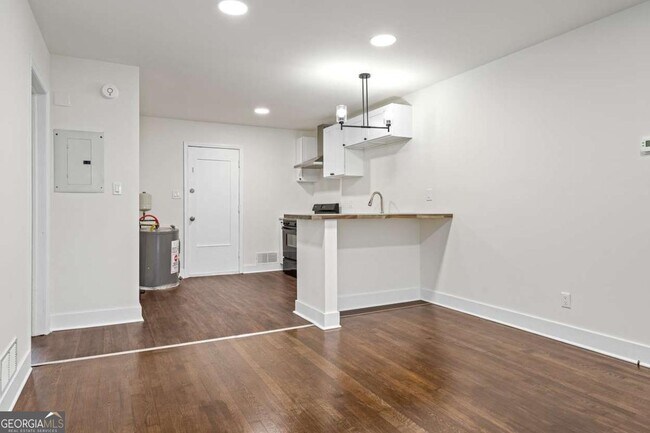 Building Photo - 1437 Vesta Ave