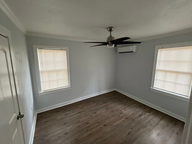 Building Photo - 521 Launcelot Rd