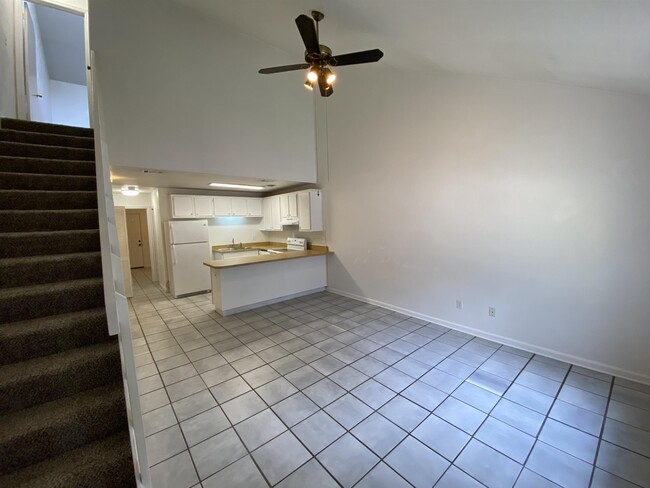 Building Photo - 1242 High Rd