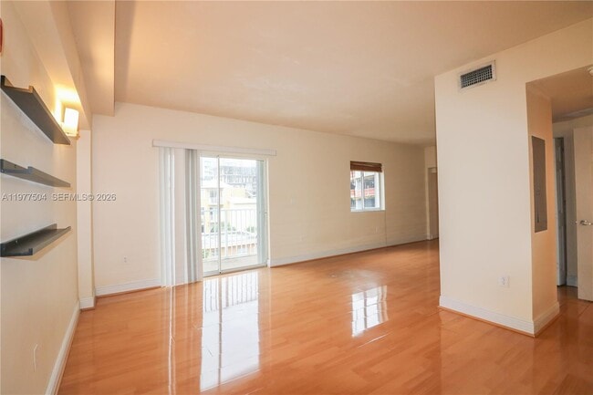 Building Photo - 134 SW 7th Ave