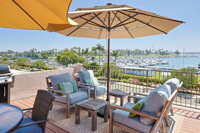 Building Photo - Spectacular 2 Bd/2Ba Glorietta Bay Condo.