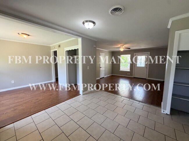 Building Photo - 3015 Winfield Dr