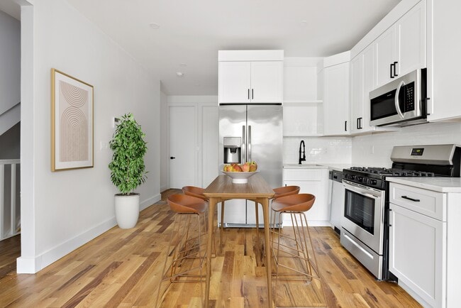 Building Photo - 480 Chauncey St