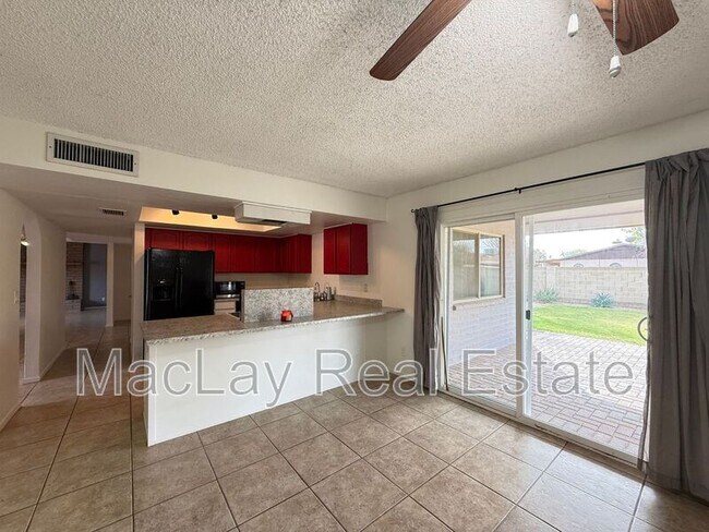 Building Photo - 2535 E Maryland Dr