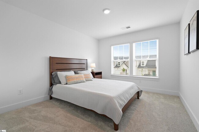 Building Photo - Wonderful Short-Term Furnished Townhome Cl...